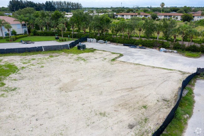Building Photo - Majestic Palms Condominiums