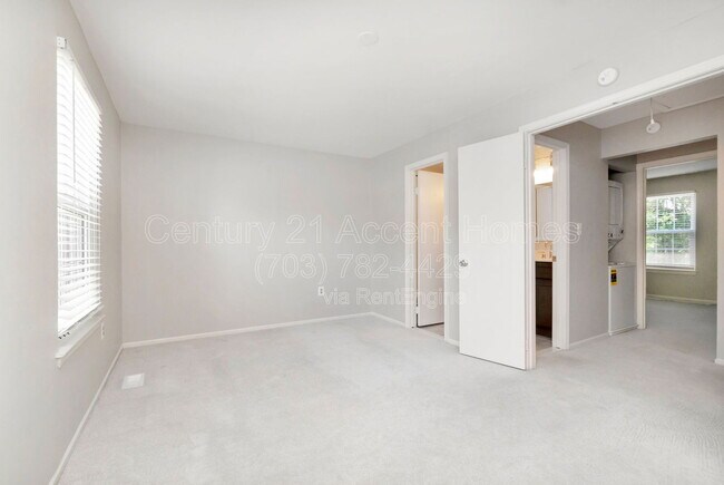 Building Photo - 2881 Burgundy Pl