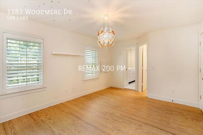 Building Photo - 1181 Woodmere Dr