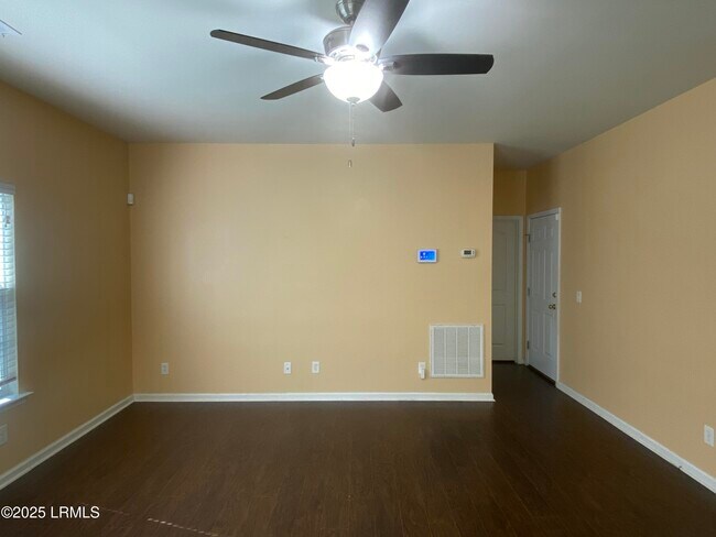 Building Photo - 204 Mission Way