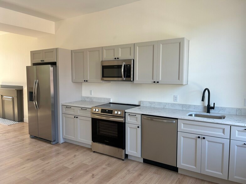 Building Photo - 2018 Forbes Ave