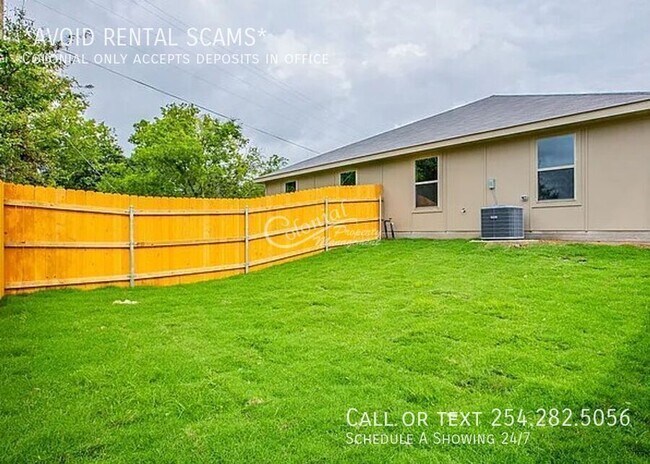 Building Photo - 713 Eastland Dr