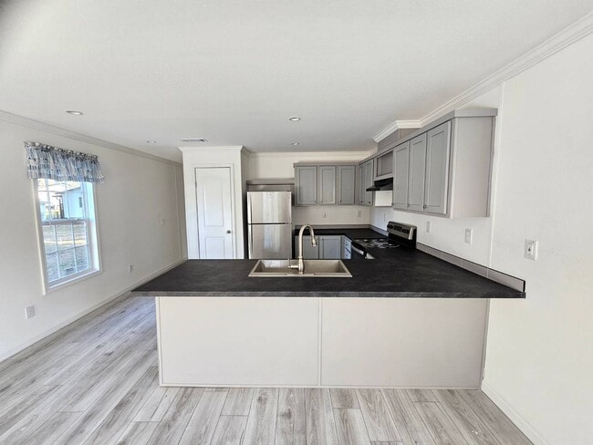 Building Photo - 4900 SE 102nd Pl