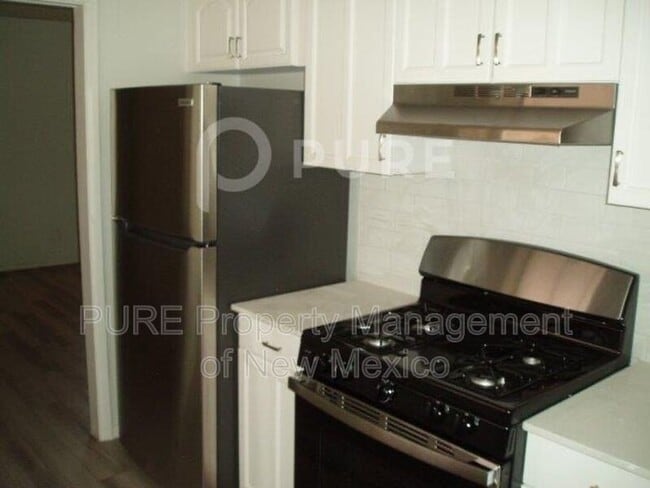 Building Photo - 6216 Leslie Pl NE