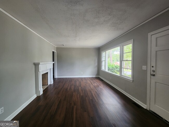 Building Photo - 4117 Lake Dr