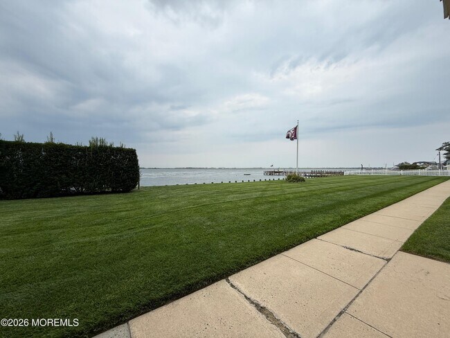 Building Photo - 324 Shore Dr