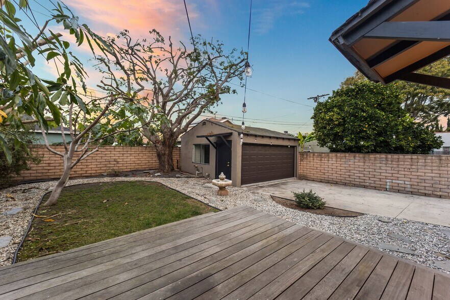 Building Photo - 3781 Greenwood Ave