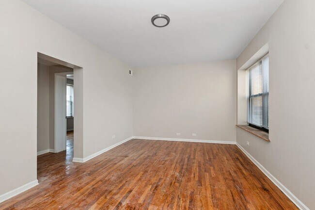 Building Photo - Two Bedroom Condo Unit in South Shore!