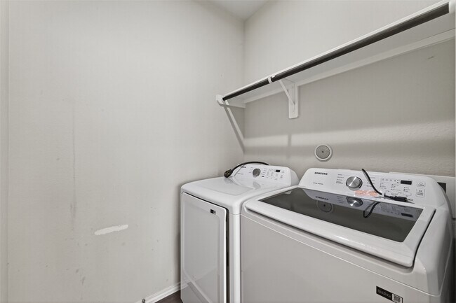 Building Photo - 12004 Canal St