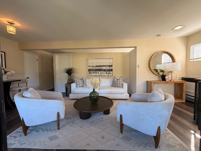 Building Photo - 1826 Silver Lake Blvd