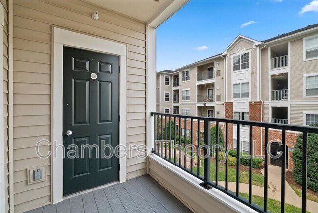 Building Photo - 4852 Eisenhower Ave