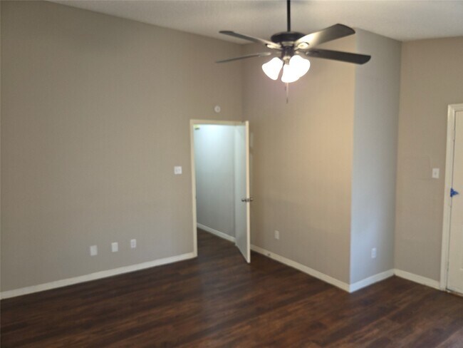 Building Photo - 6303 Gladewell Dr