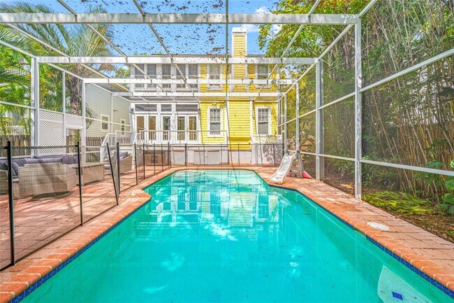 Building Photo - 2808 Southpointe Ln