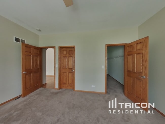 Building Photo - 593 Prairie Crossing Dr
