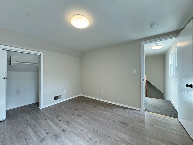 Building Photo - 48 Stevens St