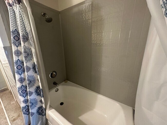 Building Photo - Fourth St 1707