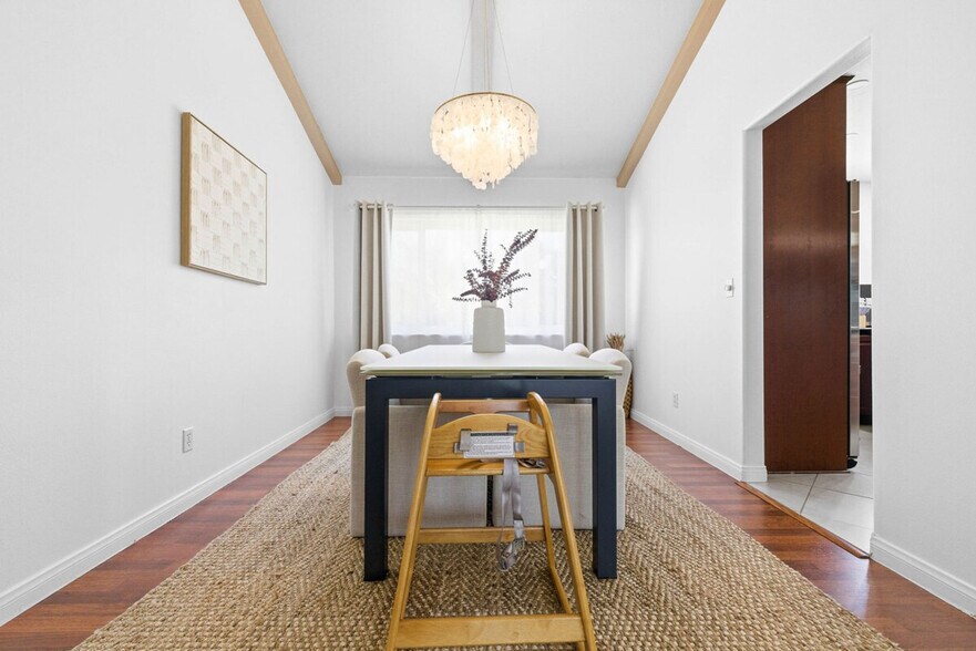 Building Photo - 14261 Mango Dr