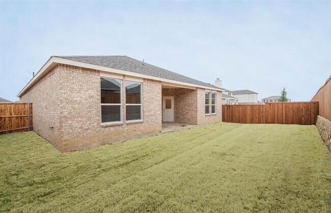Building Photo - Move-In Ready 4-Bedroom Home with Ideal Lo...