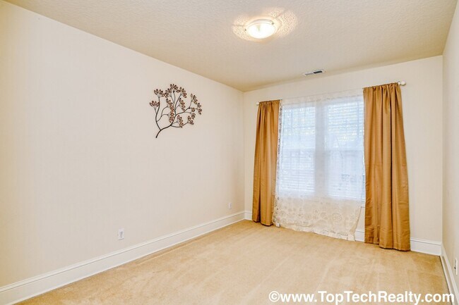 Building Photo - Beautiful 4 Bedroom | 2.5 Bathroom | 2,540 Sqft. Home | Central A/C | Solar Panels | Located in B...