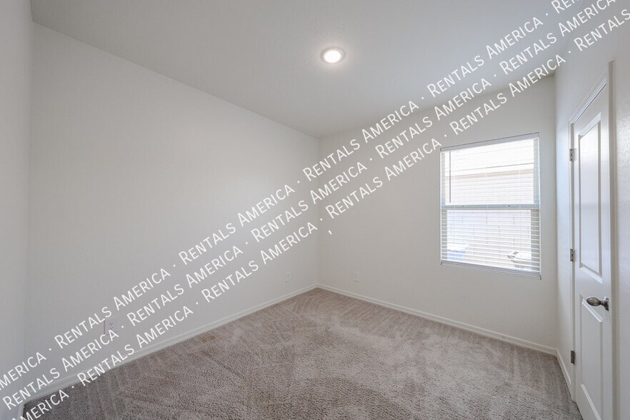 Building Photo - 5720 W Sunrise Dr
