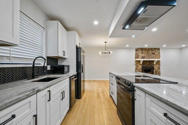 Building Photo - 1520 Springwood Dr SE