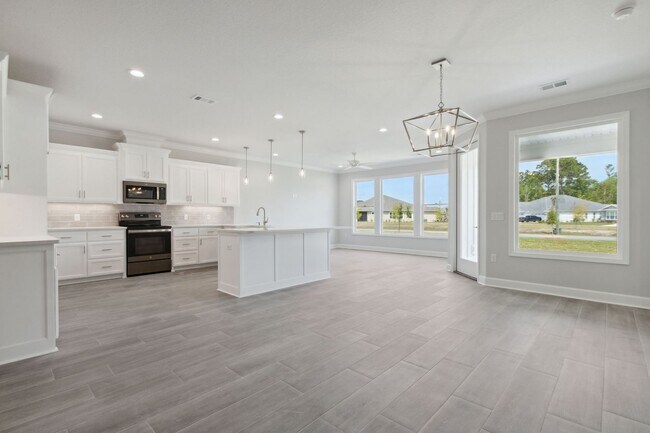 Building Photo - Resort Style living, minutes to town!