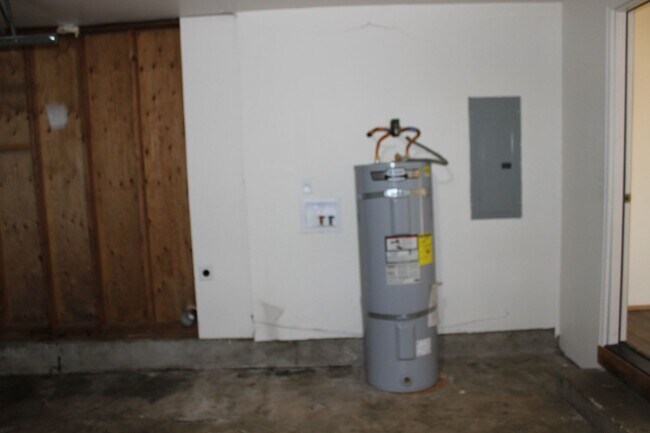 Building Photo - 252 NE Palomar Ct