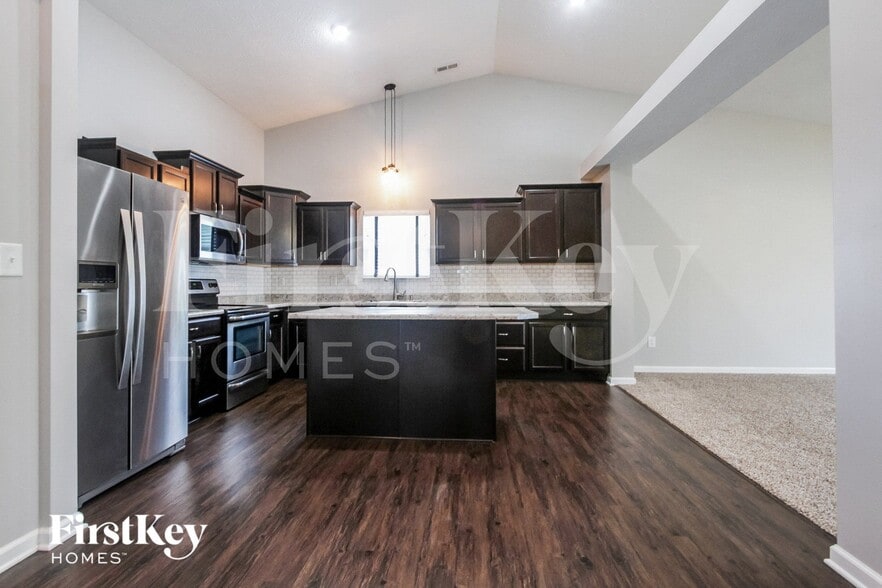 Building Photo - 2116 Willow Oak Ct