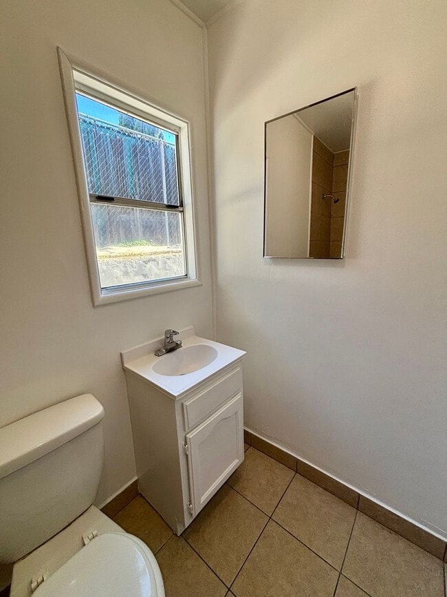 Interior Photo - Foothill, 7529 &amp; Helendale