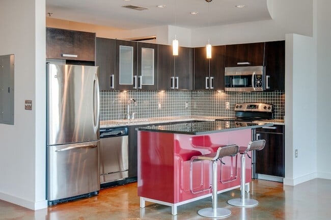 Building Photo - 600 12th Ave S