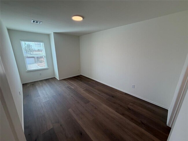 Building Photo - 301 Aaran Way