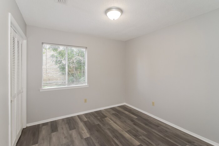 Building Photo - 6001 Neill Dr