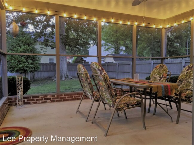 Building Photo - 4 br, 2.5 bath House - 124 Dunn Circle