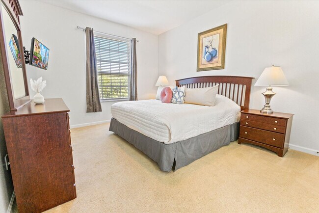 Building Photo - 2304 Silver Palm Dr