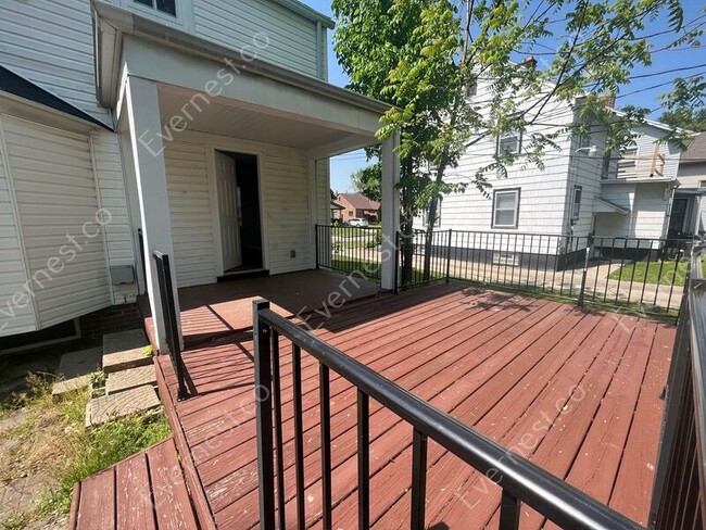 Building Photo - 2820 Winsted Dr
