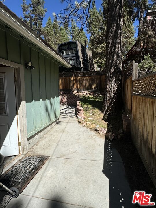 Building Photo - 42696 Cougar Rd