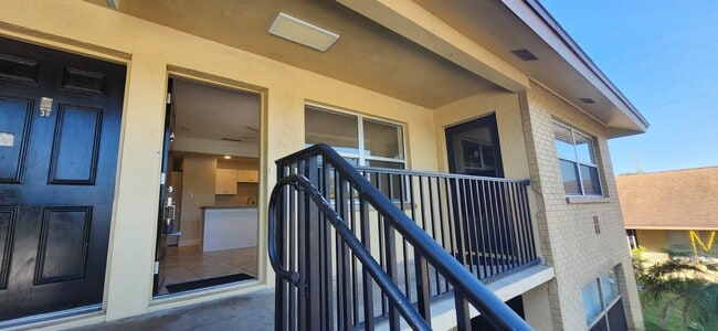 Building Photo - 2501 Harn Blvd