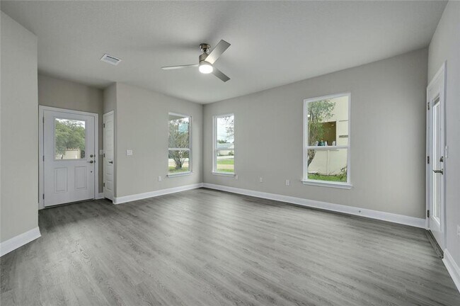Building Photo - New Lago Vista Duplex