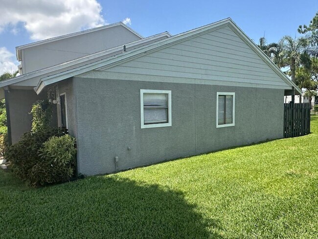 Building Photo - 3801 Inlet Cir