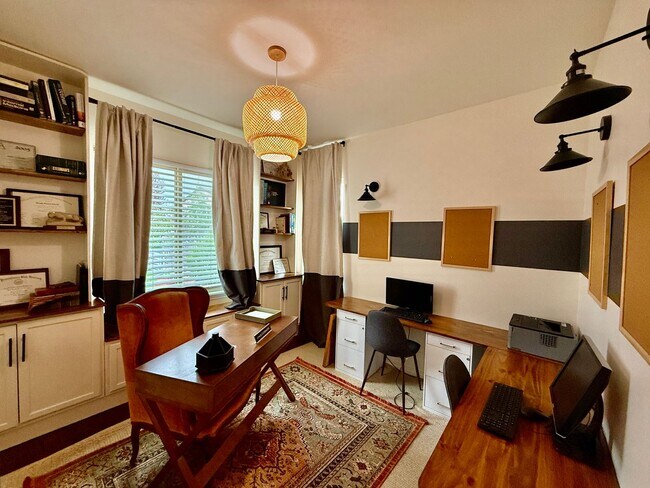Building Photo - Spacious & Stylish 5-Bedroom Home in Wolf ...