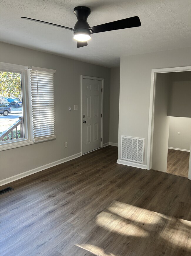 Building Photo - 702 62nd Ave N