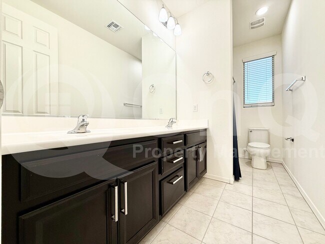 Building Photo - 735 W Derringer Way