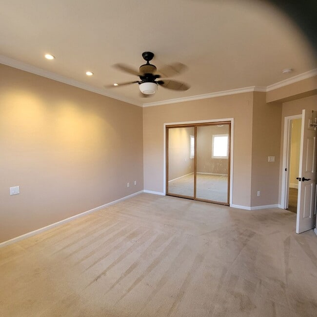 Building Photo - Big Beautifully updated 4-bedroom 2.5 bath...