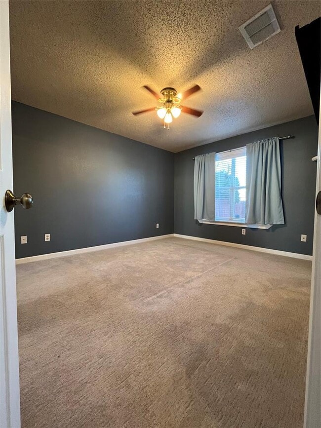 Building Photo - 5906 Green Acres