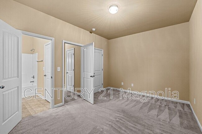 Building Photo - 2203 Grandwood Ln