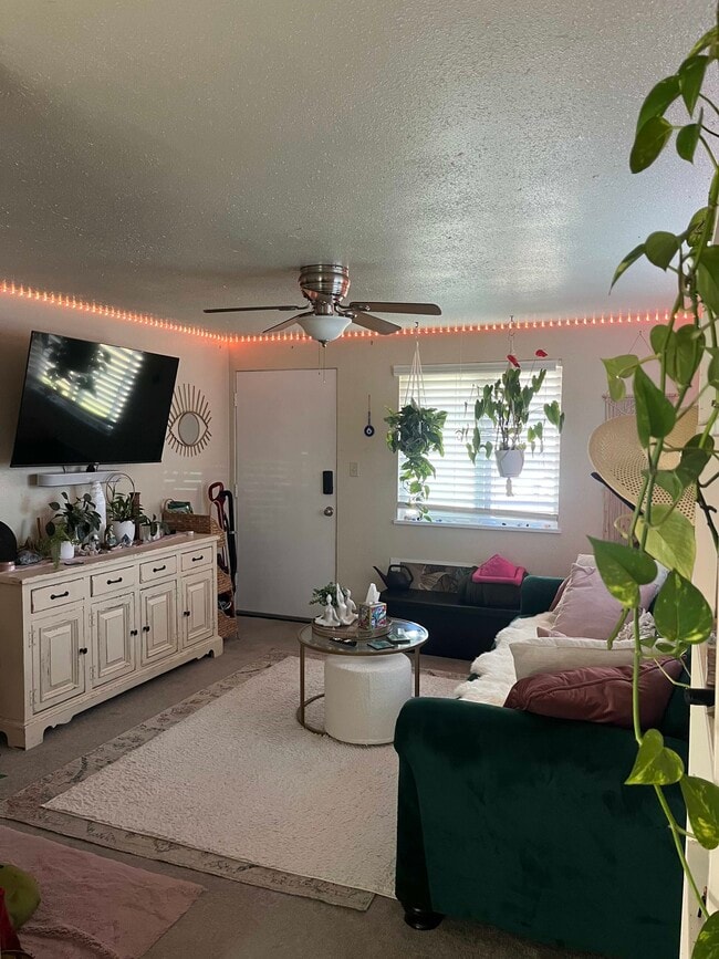 Building Photo - Lake Louise Dr SW