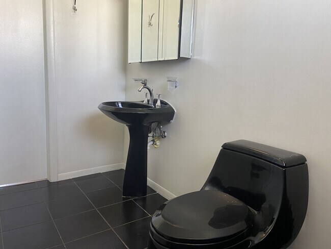 Building Photo - 4500 N Flagler Dr