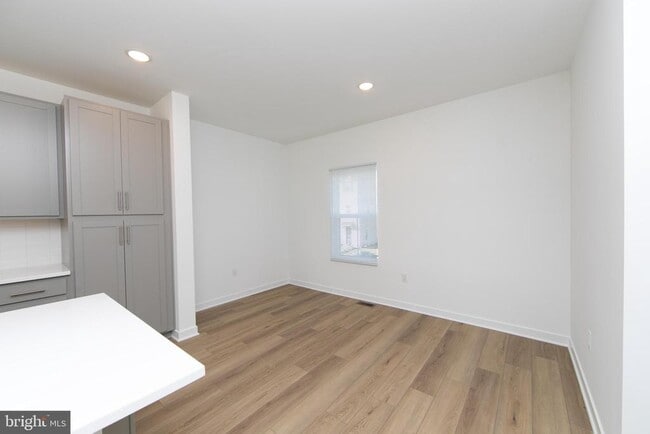 Building Photo - 65 Basswood St