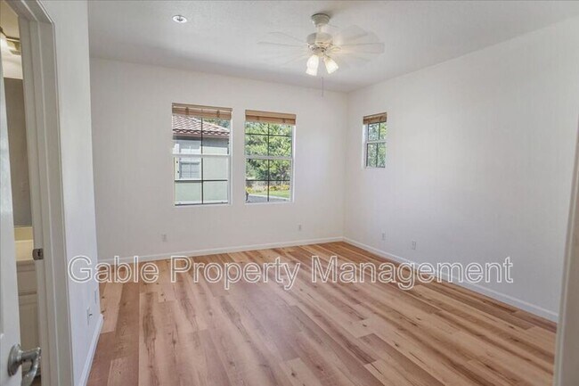 Building Photo - 28279 Canterbury Ct