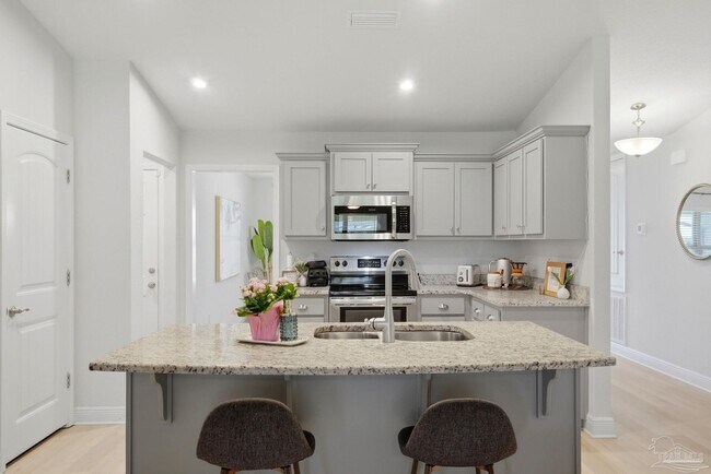 Building Photo - 5725 Montauk Wy